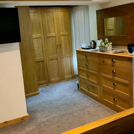 Deri-Down Guest House Abergavenny Buitenkant foto
