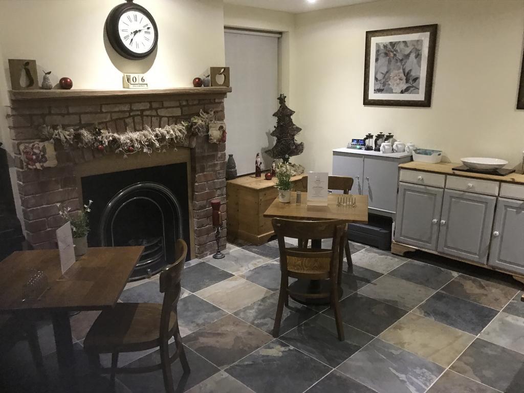 Deri-Down Guest House Abergavenny Buitenkant foto