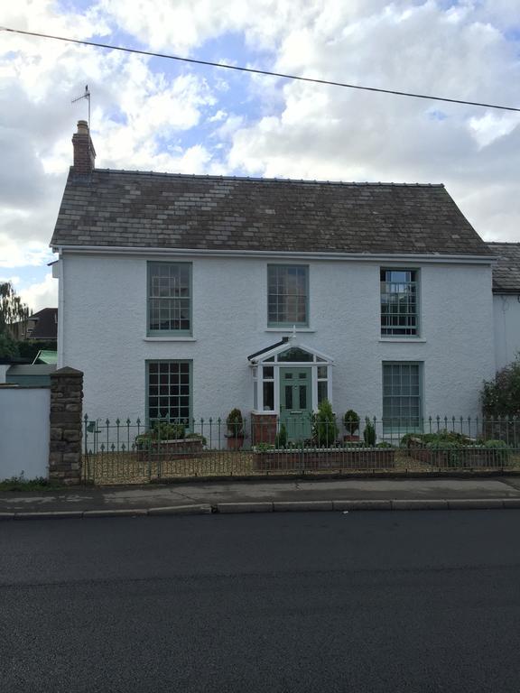 Deri-Down Guest House Abergavenny Buitenkant foto