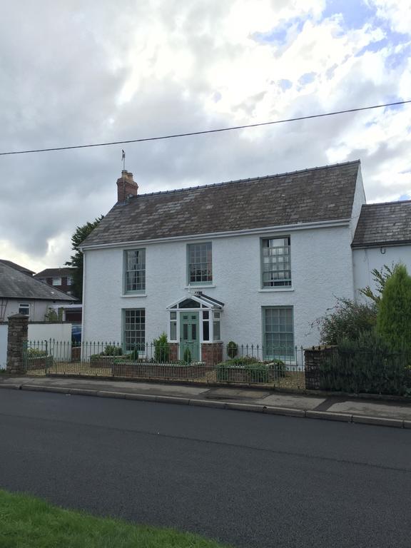 Deri-Down Guest House Abergavenny Buitenkant foto