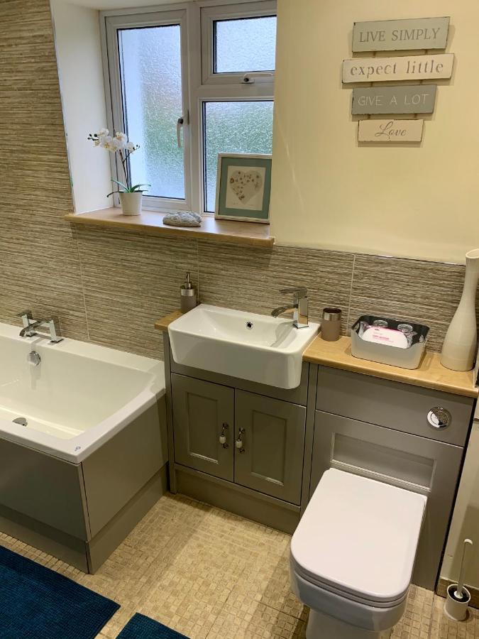 Deri-Down Guest House Abergavenny Buitenkant foto