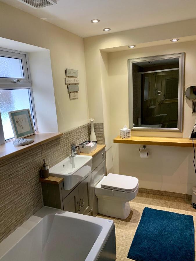 Deri-Down Guest House Abergavenny Buitenkant foto