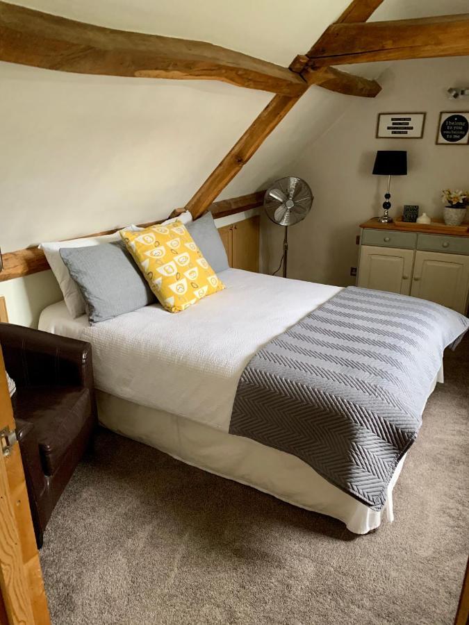 Deri-Down Guest House Abergavenny Buitenkant foto